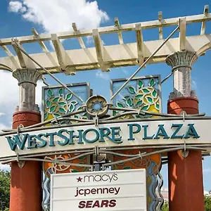 Decorative 1br With Parking Close To Stores Tampa